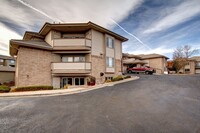 Building Photo - Ready now Plum Creek condo close to downto...