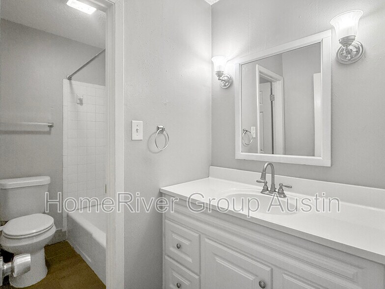 Building Photo - 1911 Hearthstone Dr