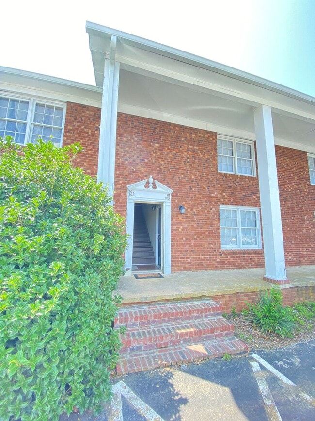 Building Photo - 2bed/1ba Apt off S Main Kannapolis close t...
