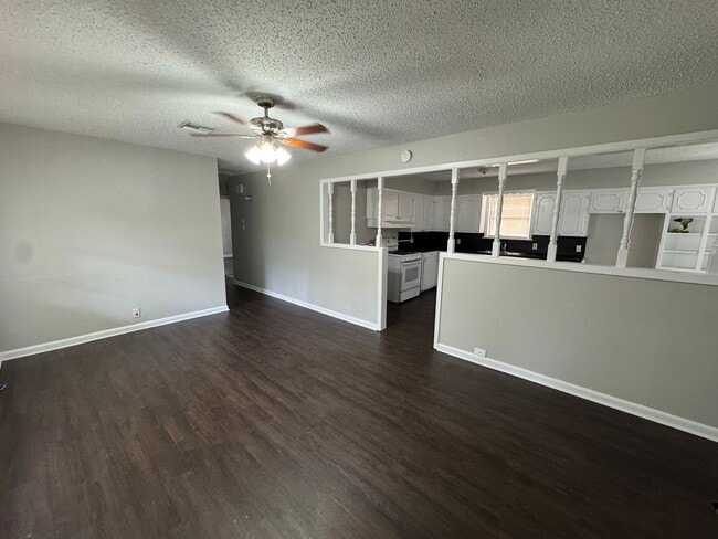 Building Photo - Updated 3 Bedroom home in Central Park