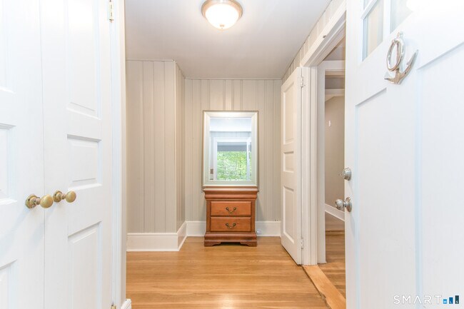 Building Photo - 211 New Canaan Rd