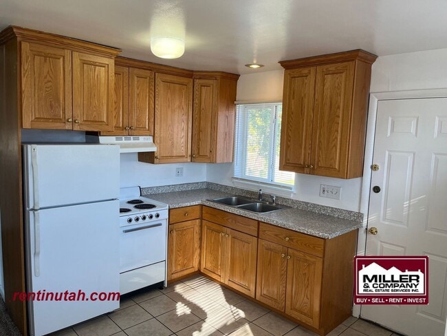 Building Photo - Cute 2 bedroom Duplex For Rent!!