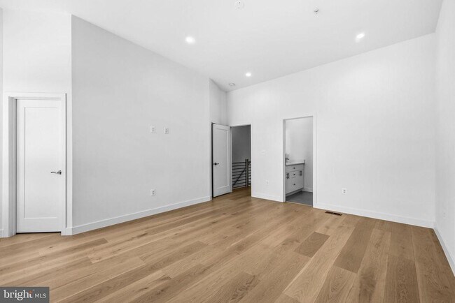 Building Photo - 2532 Elvans Rd SE