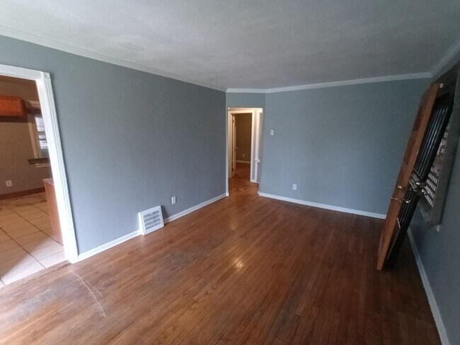 Building Photo - EAST SIDE - 3bd Brick Bungalow $1100/mo