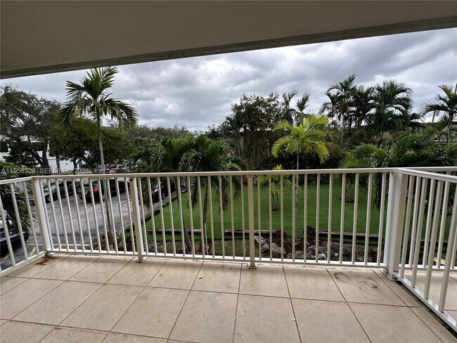 Building Photo - 2536 Van Buren St