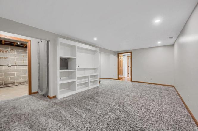 Building Photo - 524 Benz Rd