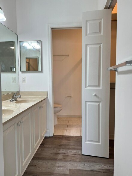 Building Photo - 10253 Via Hibiscus