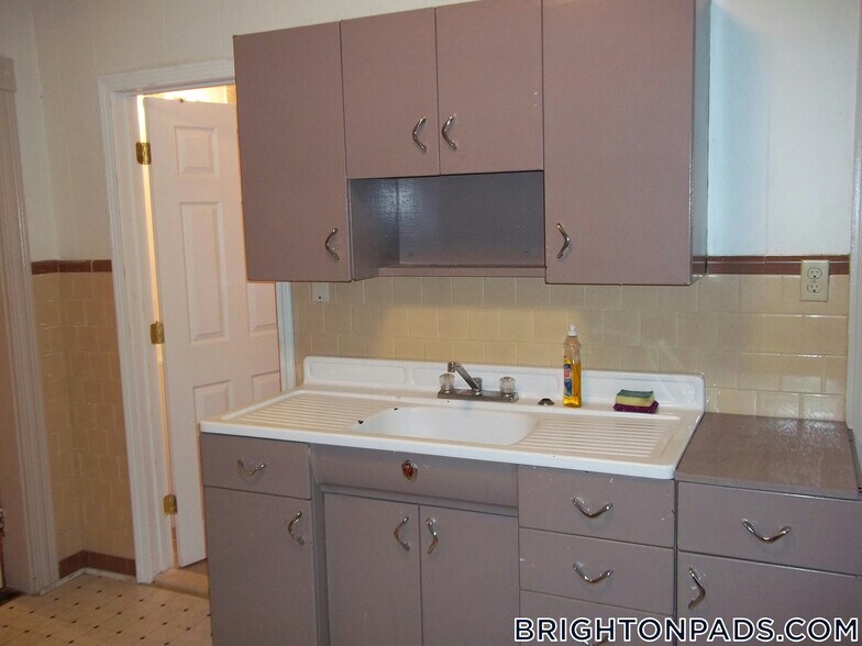 Building Photo - 72 Antwerp St