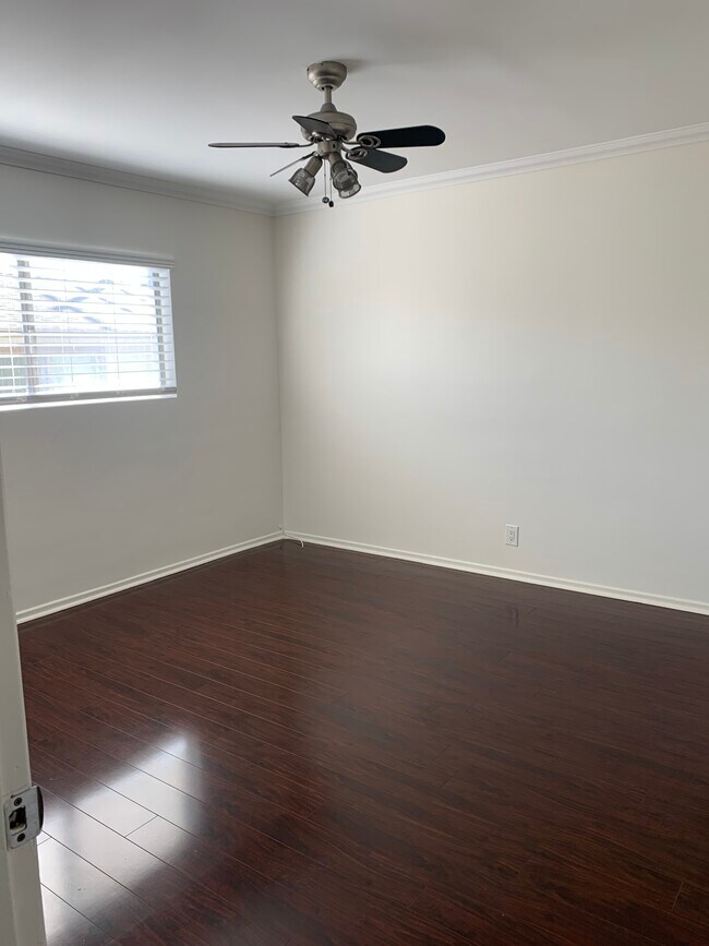 Building Photo - 1547 Saltair S Ave