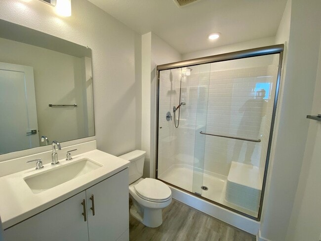 Building Photo - Like New! 1 Bed, 1.5 Bath Townhouse in Covina