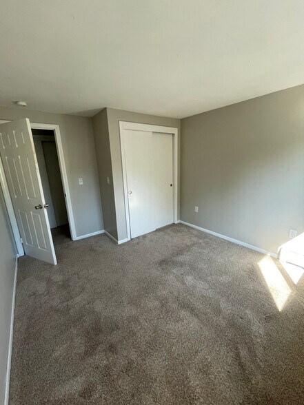 Building Photo - 74 Churchill Dr
