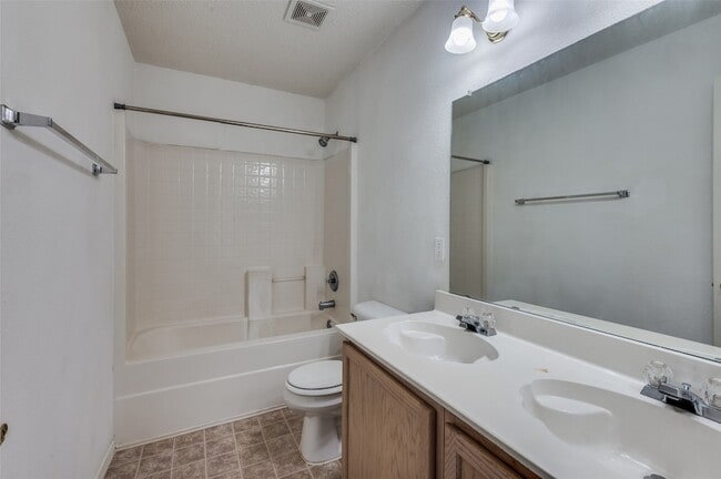 Building Photo - 5224 Royal Burgess Dr