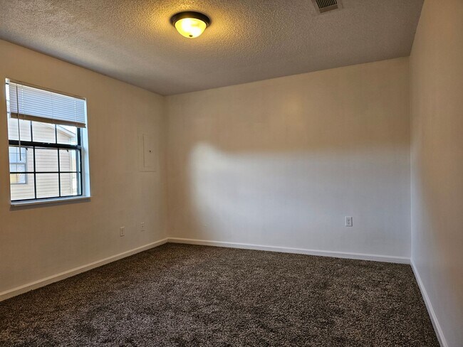 Building Photo - 1544 Diuguid Dr