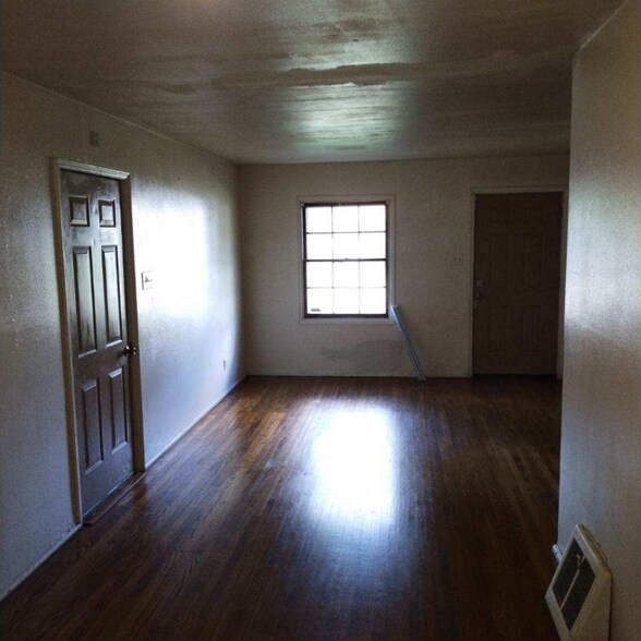 Building Photo - 154 Cameron Rd