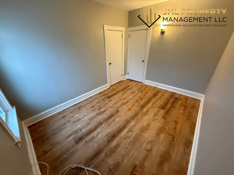 Building Photo - 117 Irving St