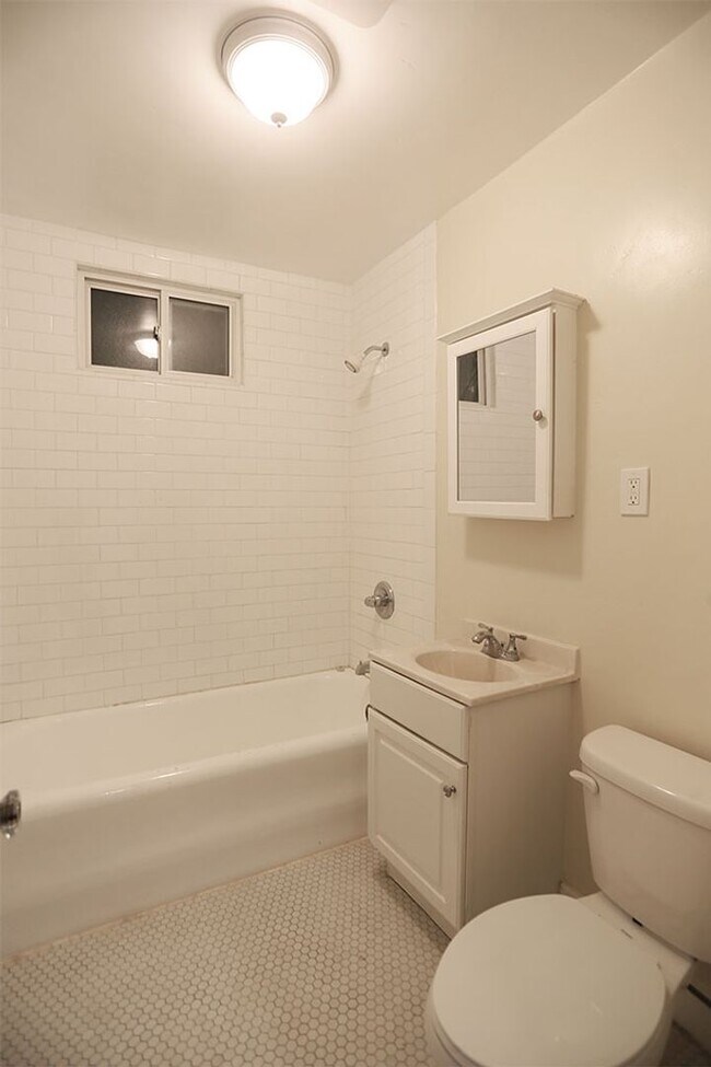 Building Photo - 494 27th Ave