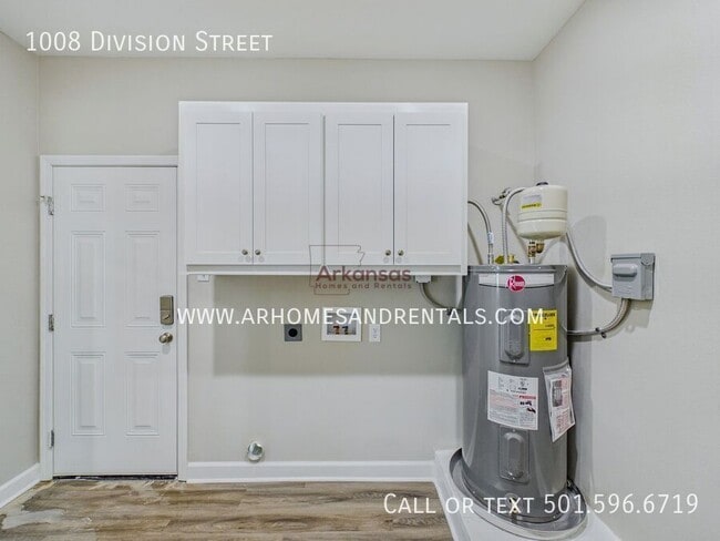 Building Photo - 1008 Division St