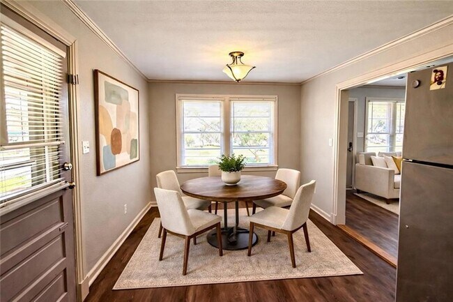 Building Photo - 628 Radiance Ave