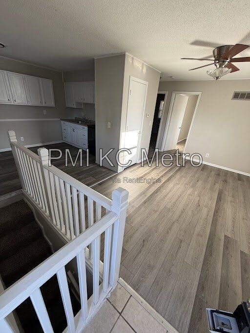 Building Photo - 5621 NE 51st St