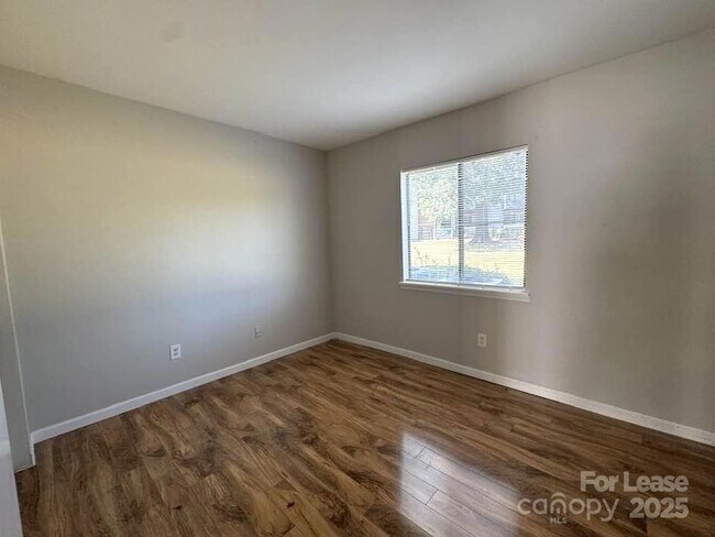 Building Photo - 11157 Harrowfield Rd