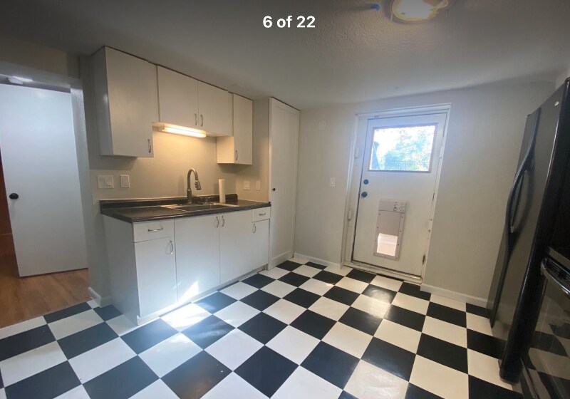 Building Photo - 5522 SE Ramona St