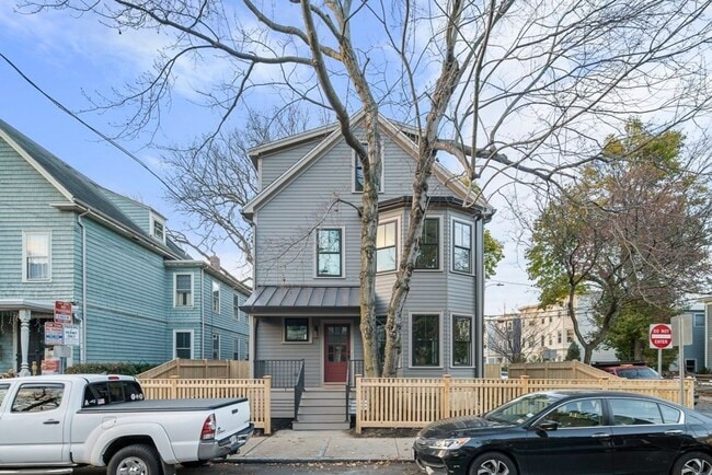 Building Photo - Stunning Contemporary Duplex in Cambridgep...