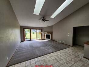 Building Photo - Large Side by Side Townhouse Greenville