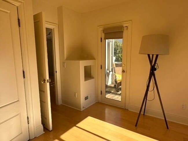 Building Photo - Epic REA- Serene 2 BR/1 BA Flat w/Private Deck & Yard in Lone Mountain