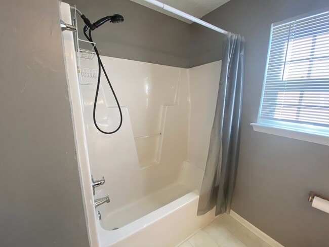 Building Photo - Price reduced**Move-in Ready!