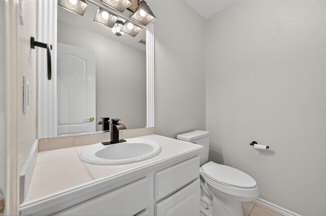 Building Photo - 16 Regency Point