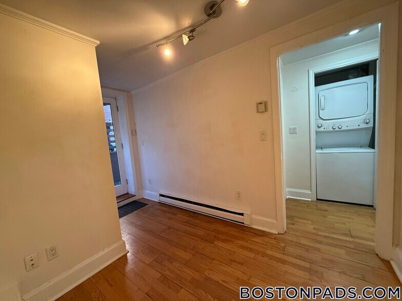 Building Photo - 519 Columbus Ave