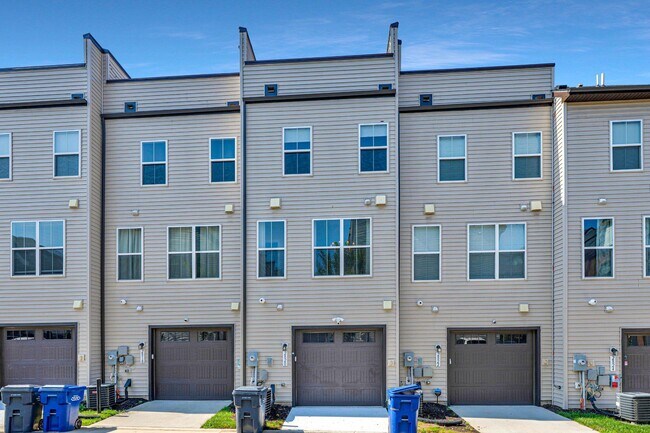 Building Photo - 2820 Dart Dr