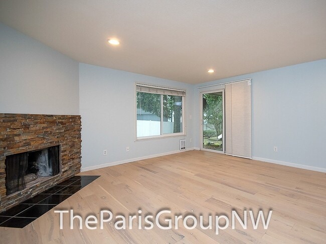 Building Photo - 3br Totem Lake Condo Big Open Flr Plan