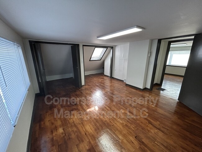 Building Photo - 1011 Cedar St