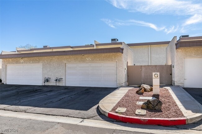 Building Photo - 764 Lawrence Dr