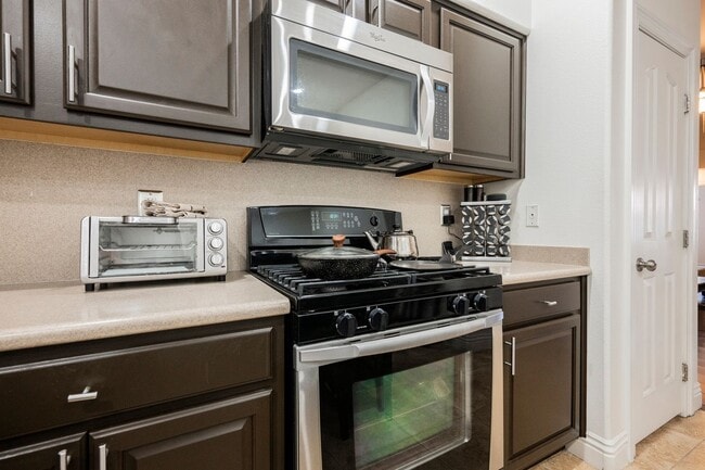Building Photo - Beautiful 3 Bedroom Home In the Southwest