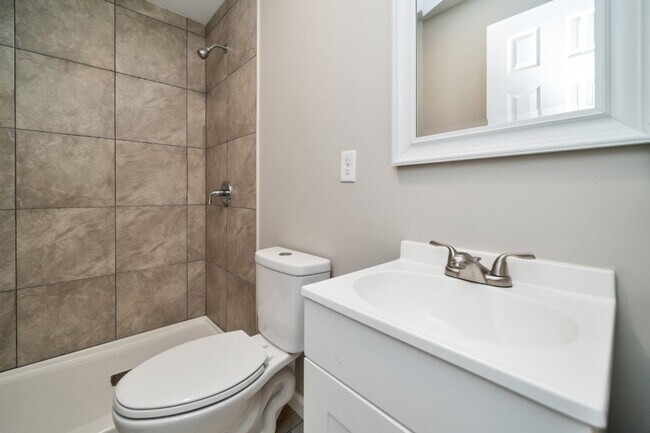 Building Photo - Beautifully Renovated 4BR/2.5BA with Large Yard in Graysville