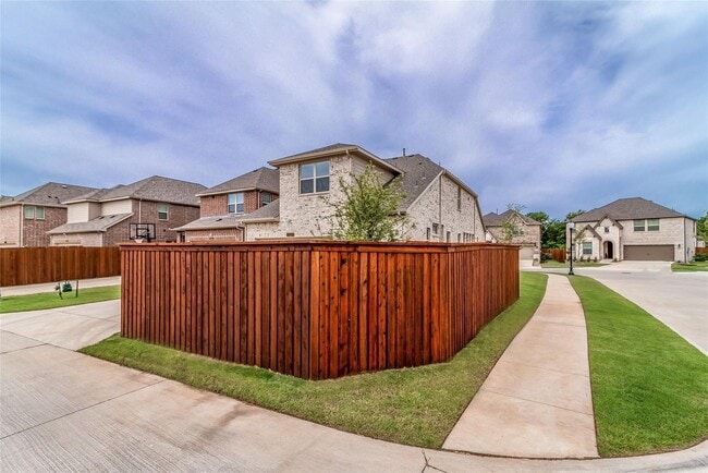 Building Photo - Location!! 2018 house, refrigerator provided! Dont miss this sweet home!