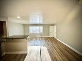 Building Photo - 15623 Greenwood Rd