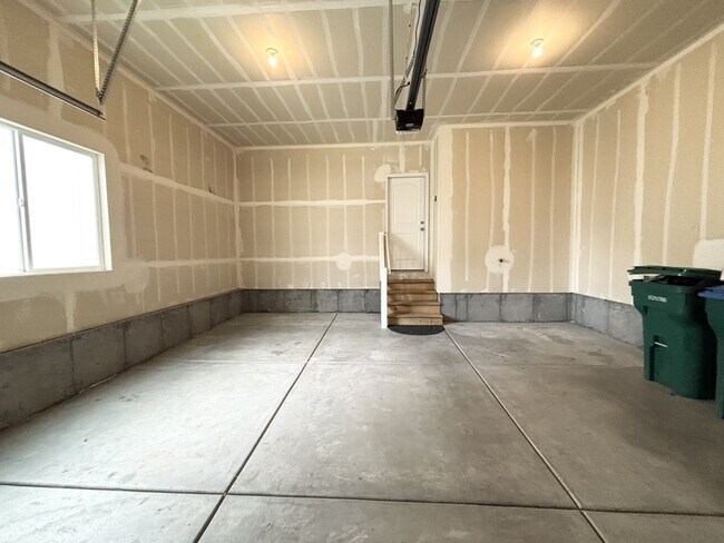Building Photo - 3742 W Canyon Falls Dr
