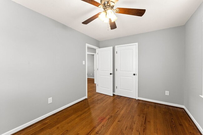 Building Photo - 104 N Oak Ave