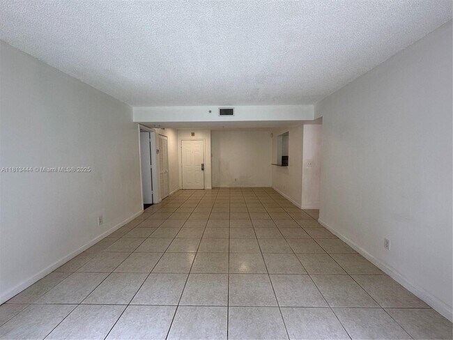 Building Photo - 1450 SE 3rd Ave