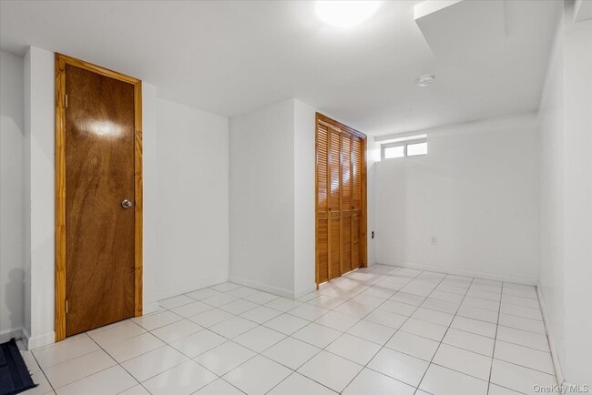 Building Photo - 89-10 157th Ave