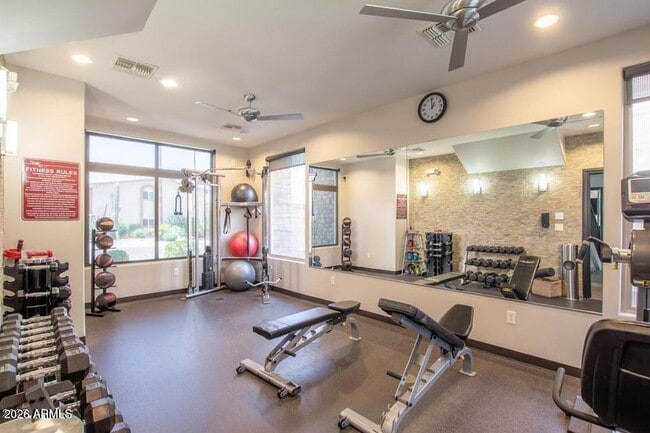 Building Photo - 4909 N Woodmere Fairway
