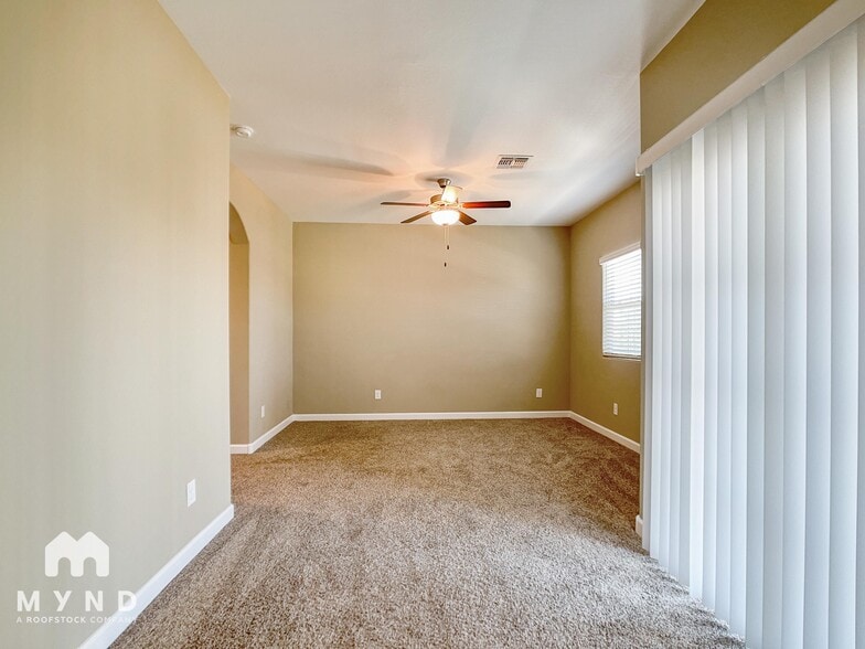 Building Photo - 1367 S Country Club Dr