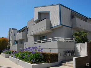 Building Photo - 1935 Corinth Avenue,