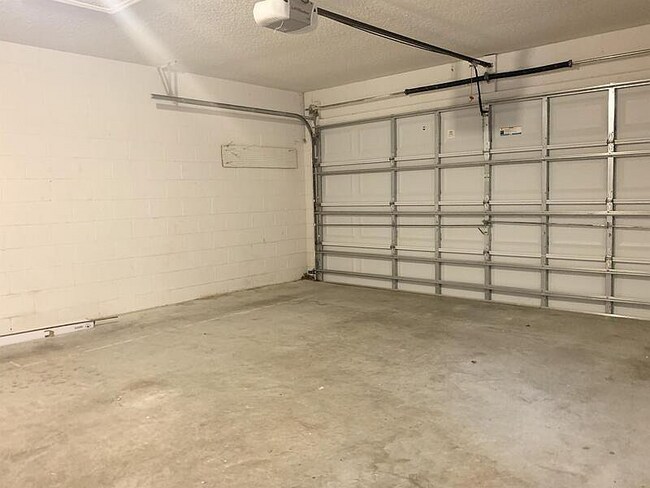 Building Photo - 14948 Margaux Dr