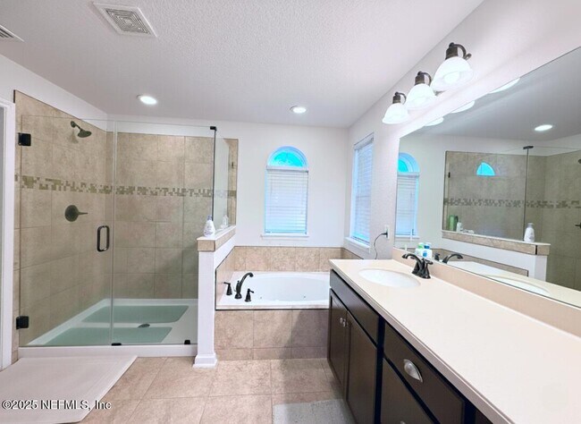 Building Photo - 102 Ann Scott Dr