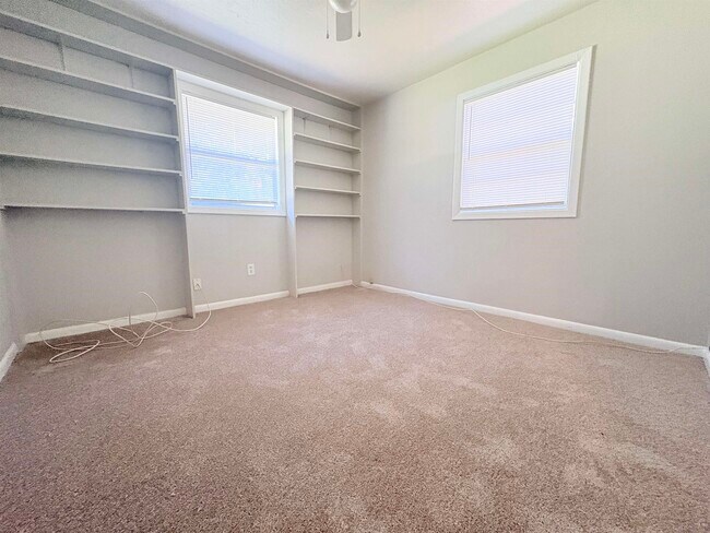 Building Photo - 3515 Falcon Dr