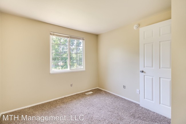 Building Photo - 3 br, 1 bath Apartment - 1001 Vincent Court